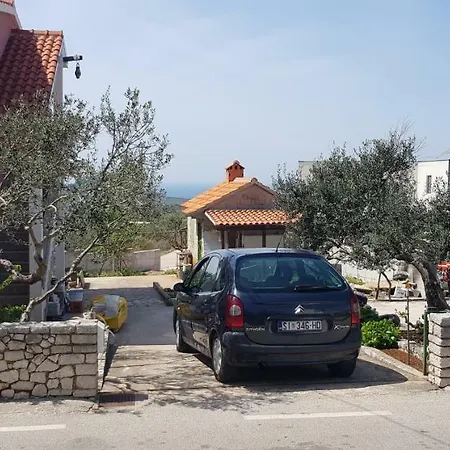 Conte Cikara 公寓 普利莫顿